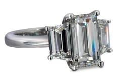 Diamond prong setting Image